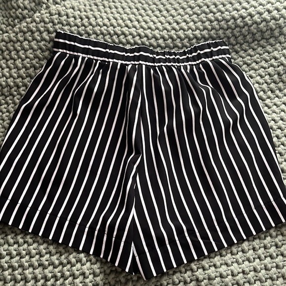 HAVE.. black and white striped stretchy dress shorts with tie. - Picture 2 of 2